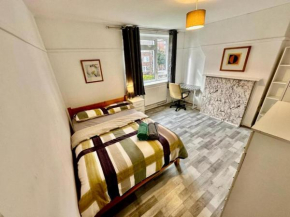 Aldgate East Rooms R2
